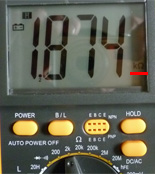 Bij het controleren van de transformatoradapter voor de primaire wikkeling bleek de weerstand 1,8 kΩ te zijn, wat aangeeft dat de primaire wikkeling operationeel is